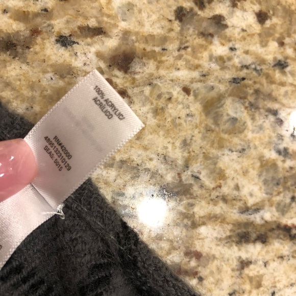 Attention Plaid Shawl/Poncho with Tassels - Picture 6 of 8